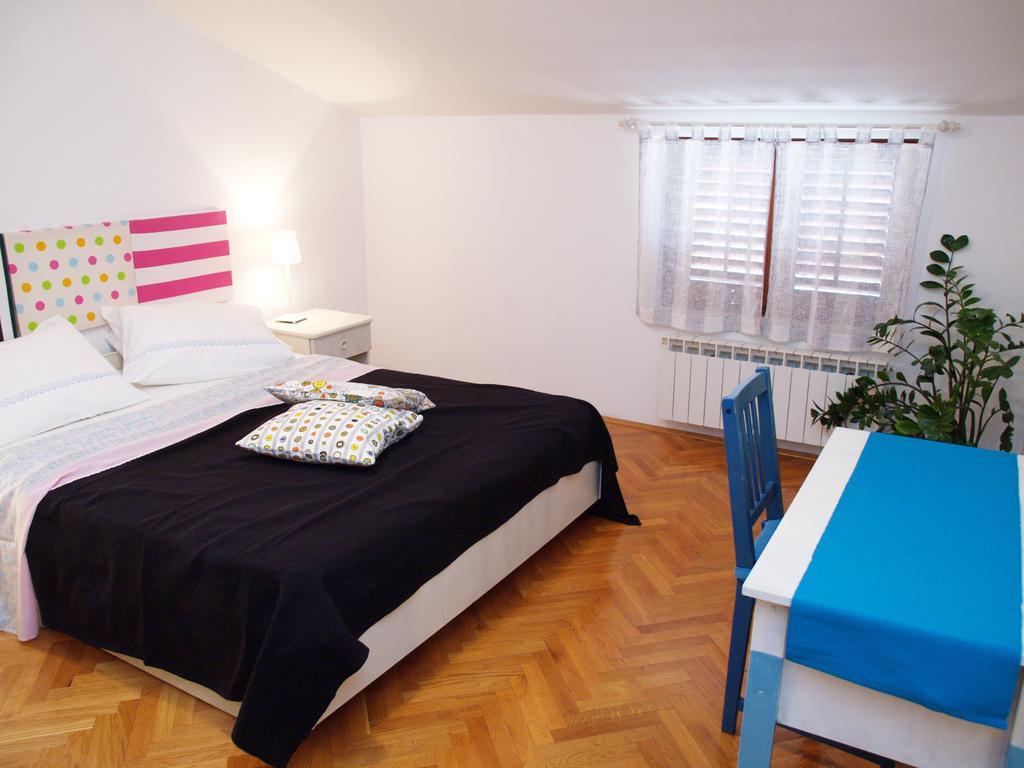 Family Friendly Apartments Pula Quarto foto