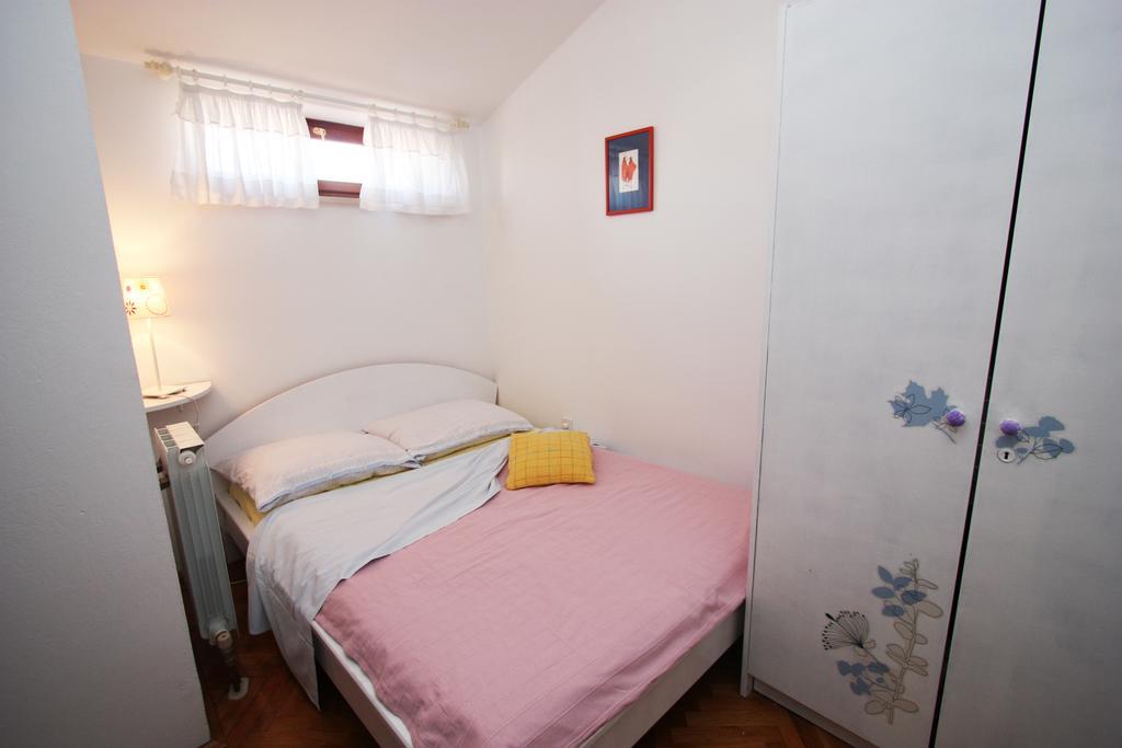 Family Friendly Apartments Pula Quarto foto
