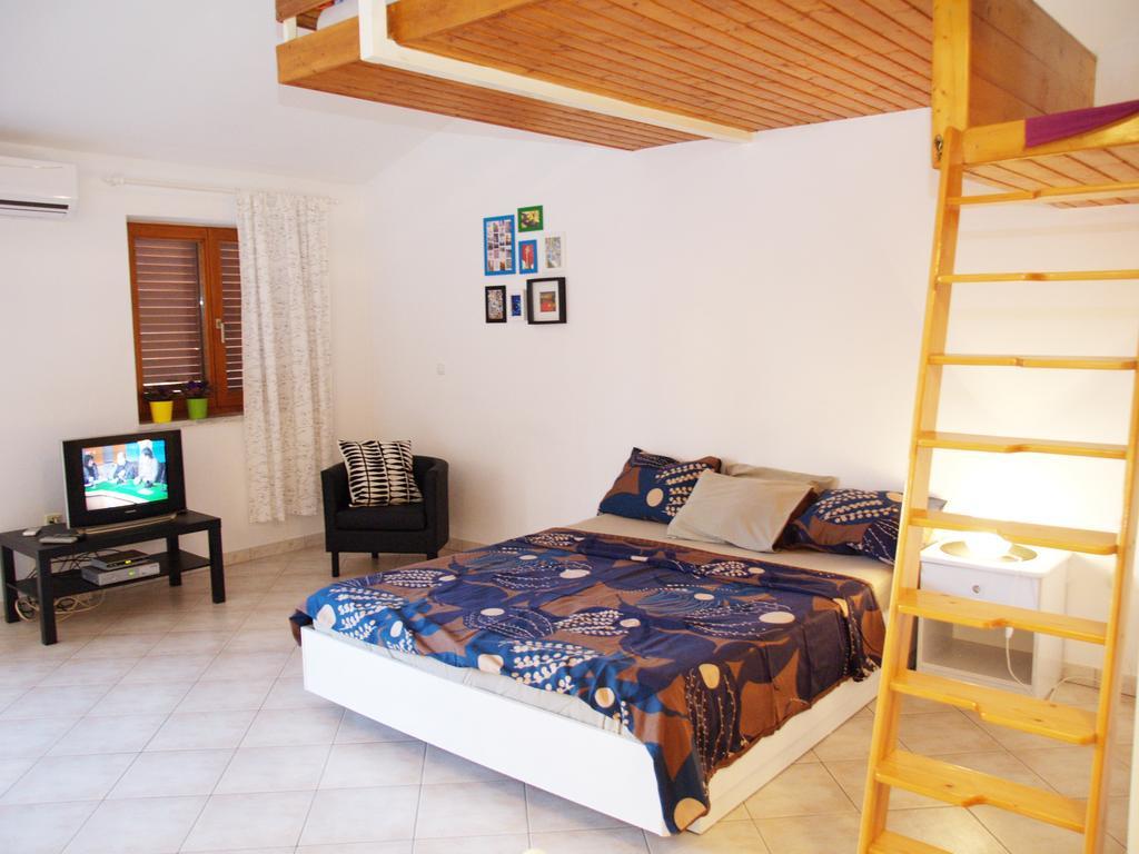 Family Friendly Apartments Pula Quarto foto